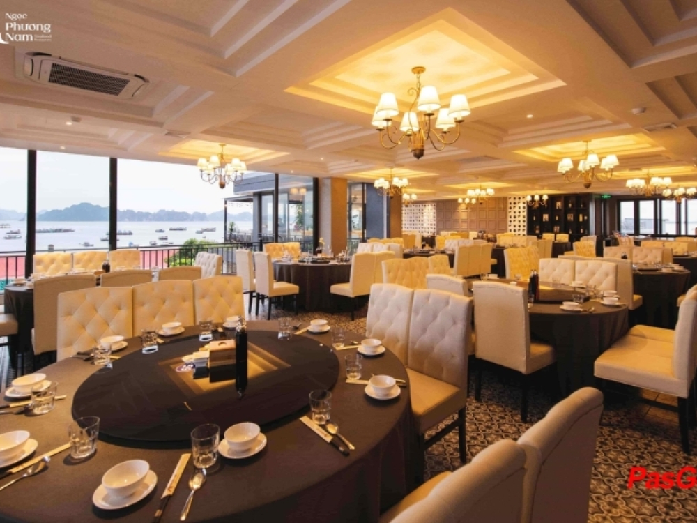 Đôi nét về nhà hàng (Không gian & Menu)